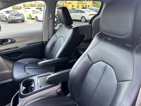 2023 Chrysler Pacifica Touring L