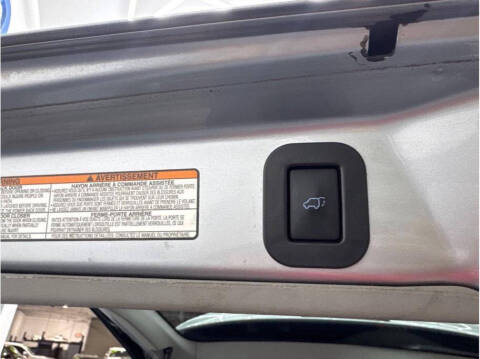 2017 Toyota Sienna SE Premium 8-Passenger