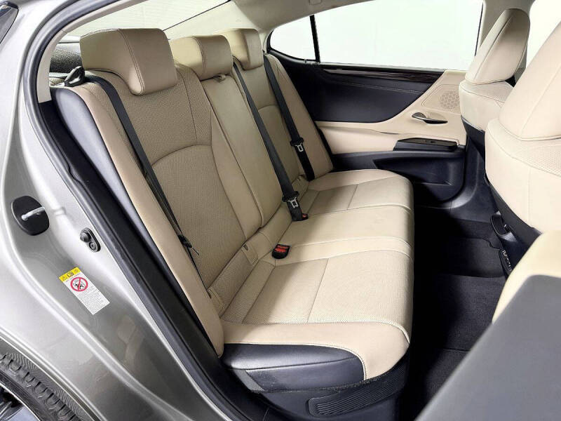 2019 Lexus ES 300h
