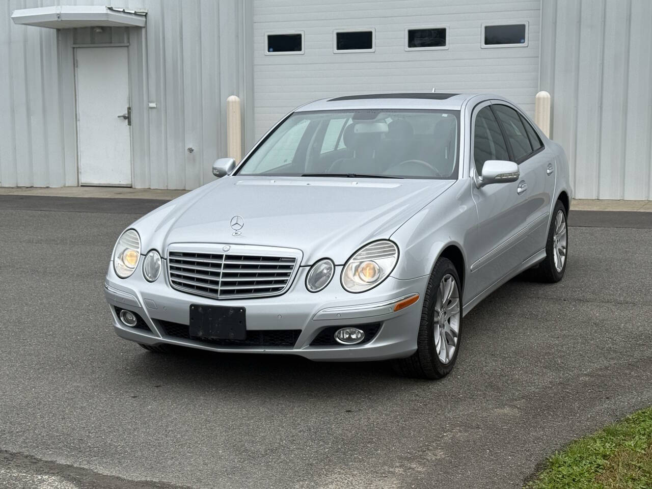 Gray 2009 Mercedes-Benz E-Class E 350 4MATIC AWD E 350 4MATIC 4dr Sedan 1