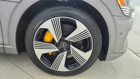 2022 Audi e-tron quattro Premium Plus