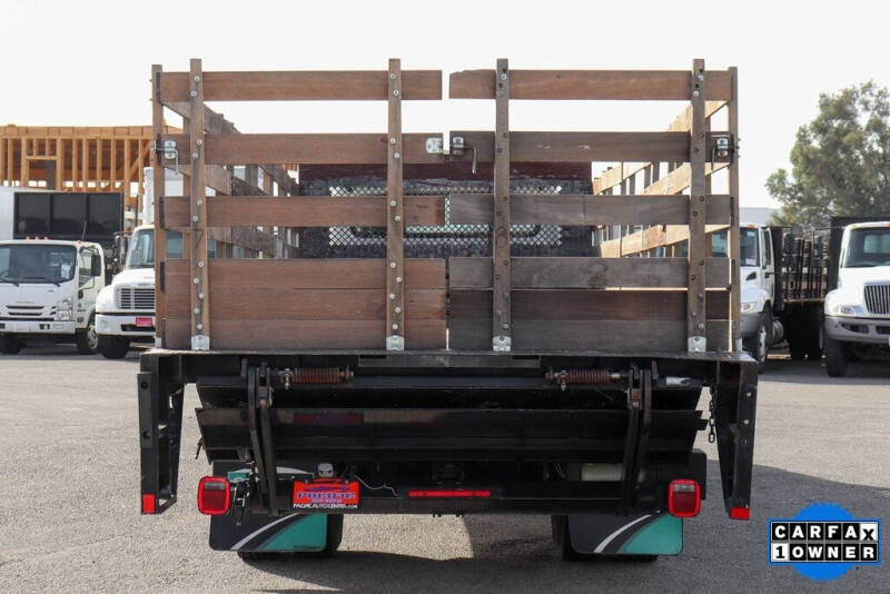 2019 Freightliner M2 106