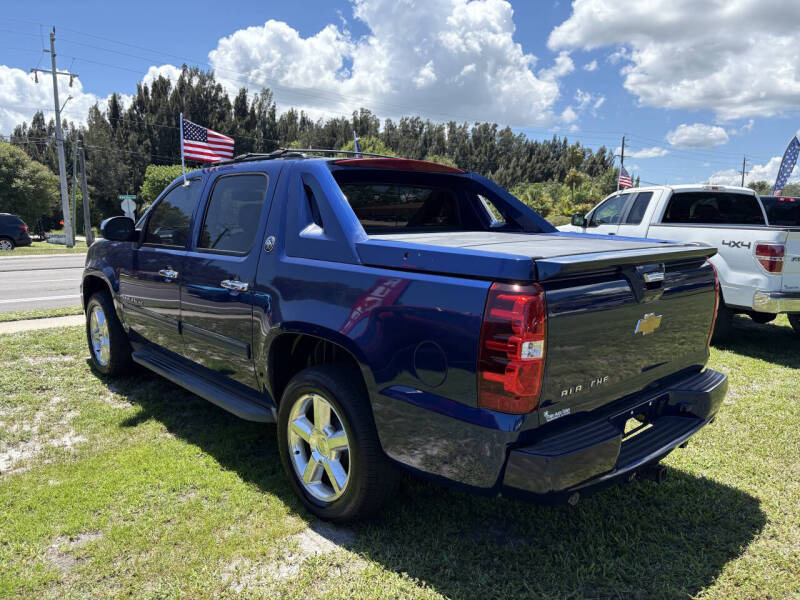 2013 Chevrolet Avalanche LS Black Diamond