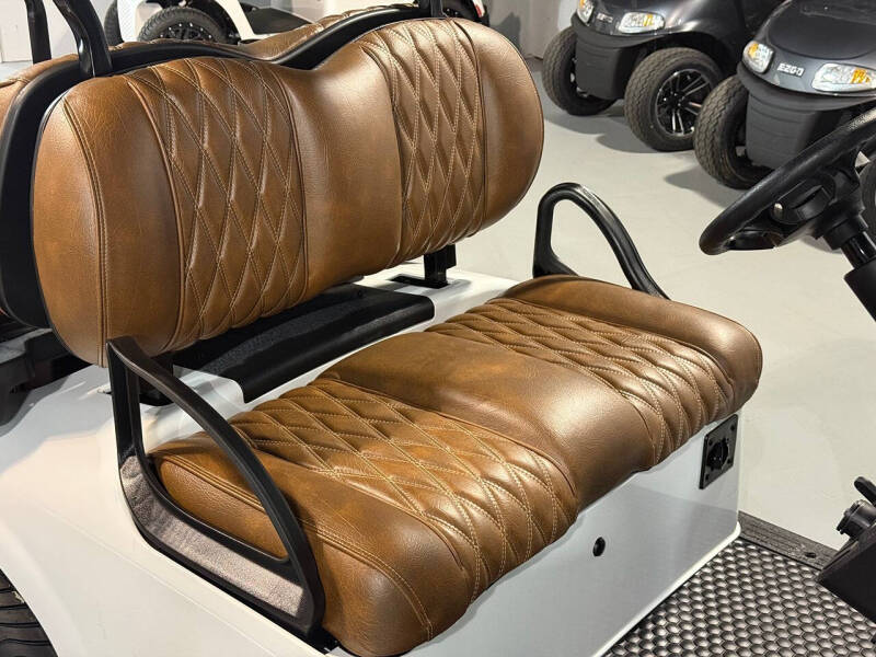 2025 E-Z-GO RXV ELiTE