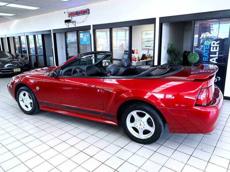 2004 Ford Mustang Deluxe