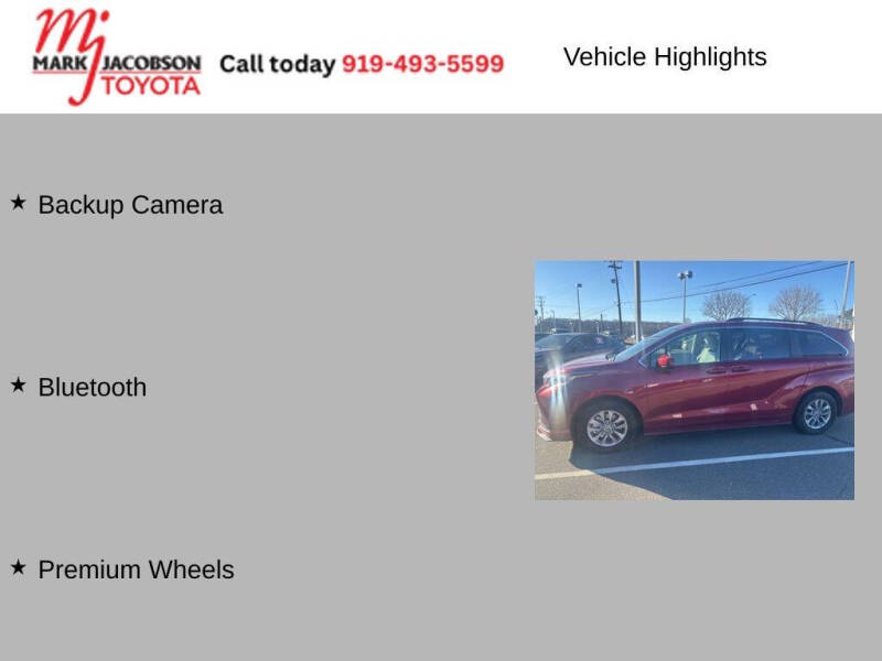 2022 Toyota Sienna LE 8-Passenger