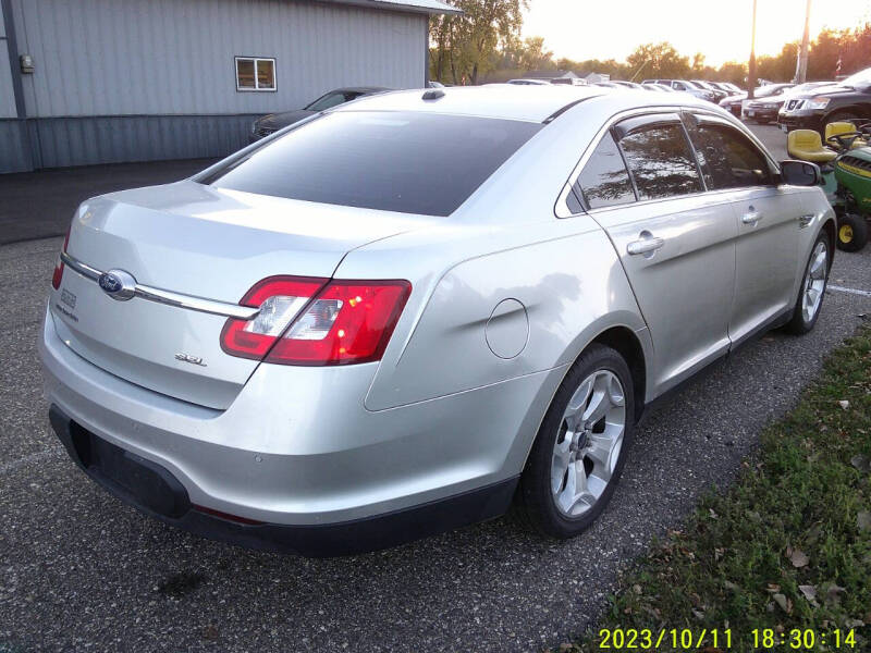 2012 Ford Taurus SEL photo 10