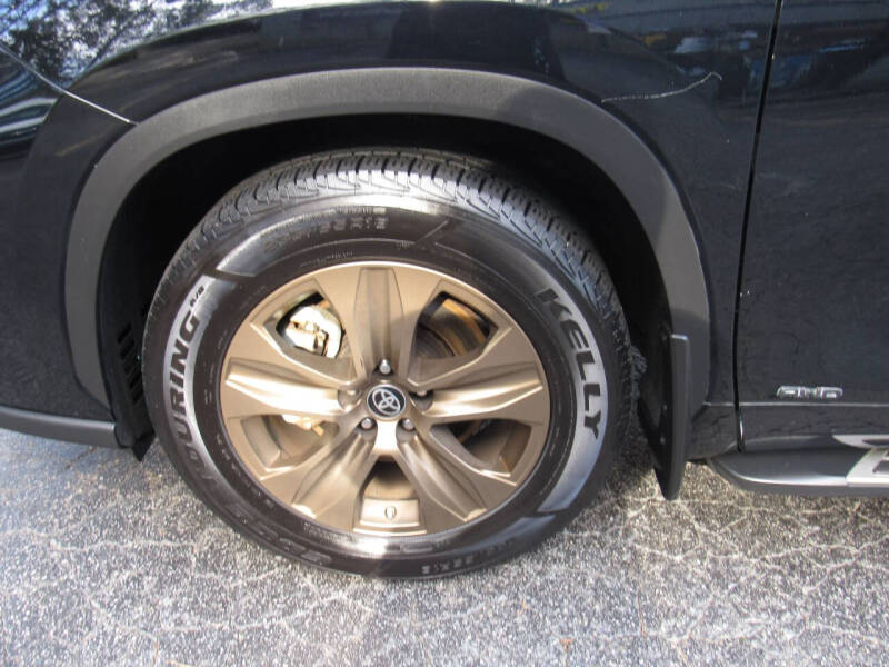 2023 Toyota Highlander Hybrid Bronze Edition