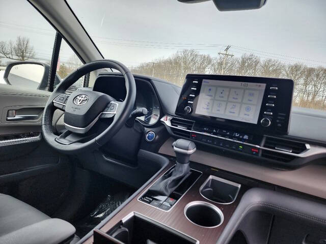 2023 Toyota Sienna XLE 7-Passenger