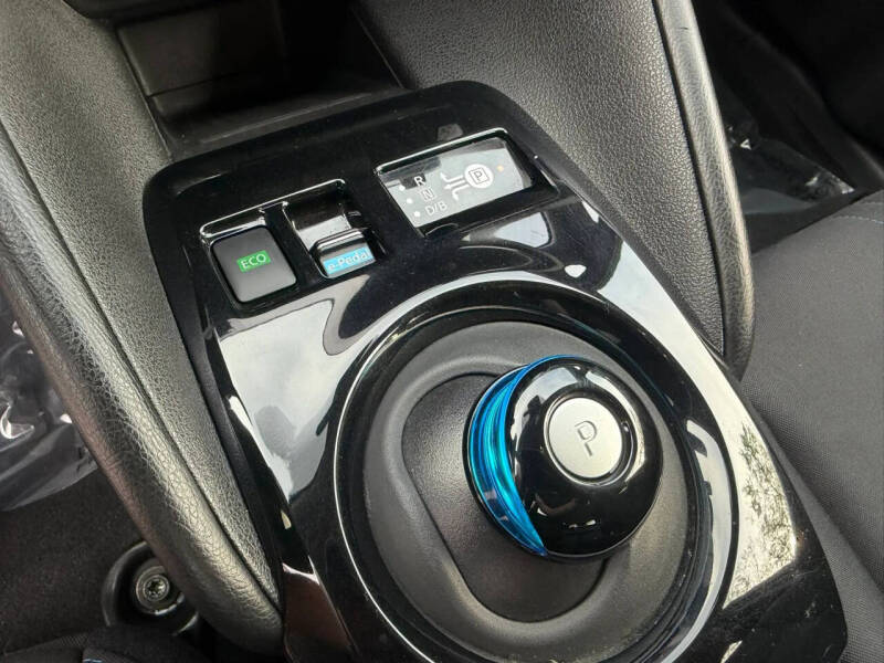 2022 Nissan LEAF SV