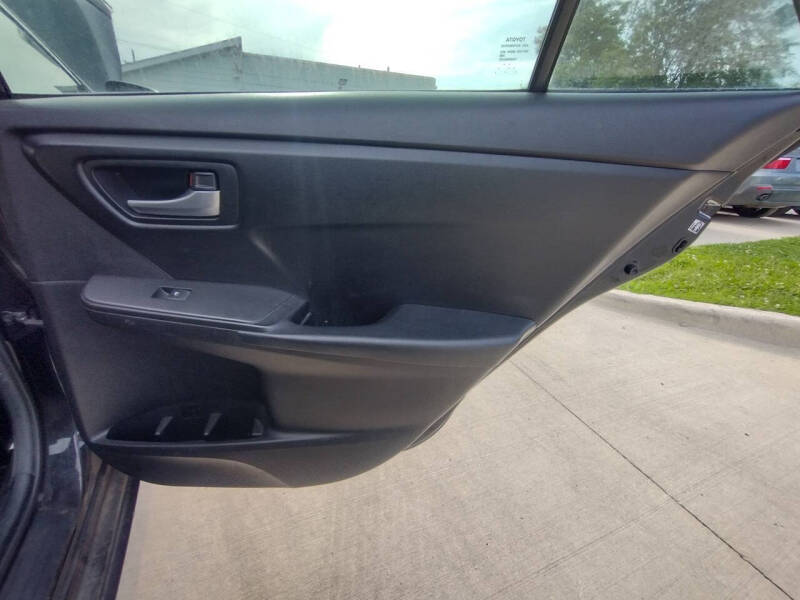 2017 Toyota Camry SE