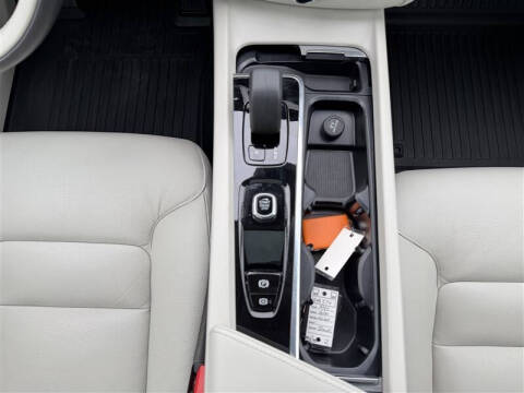 2024 Volvo XC60 B5 Plus Dark Theme