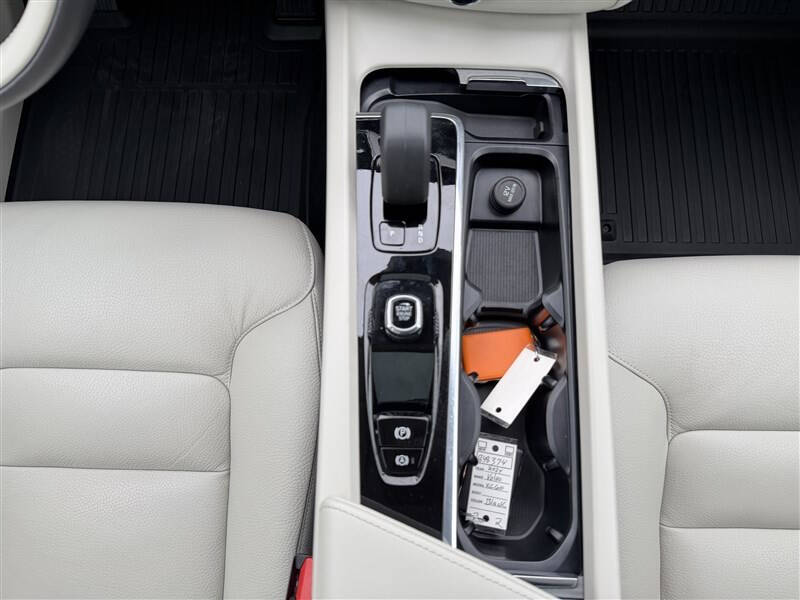 2024 Volvo XC60 B5 Plus Dark Theme