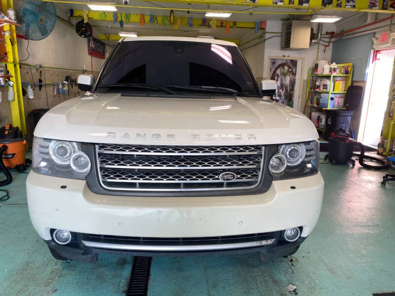 2010 Land Rover Range Rover Supercharged photo 12