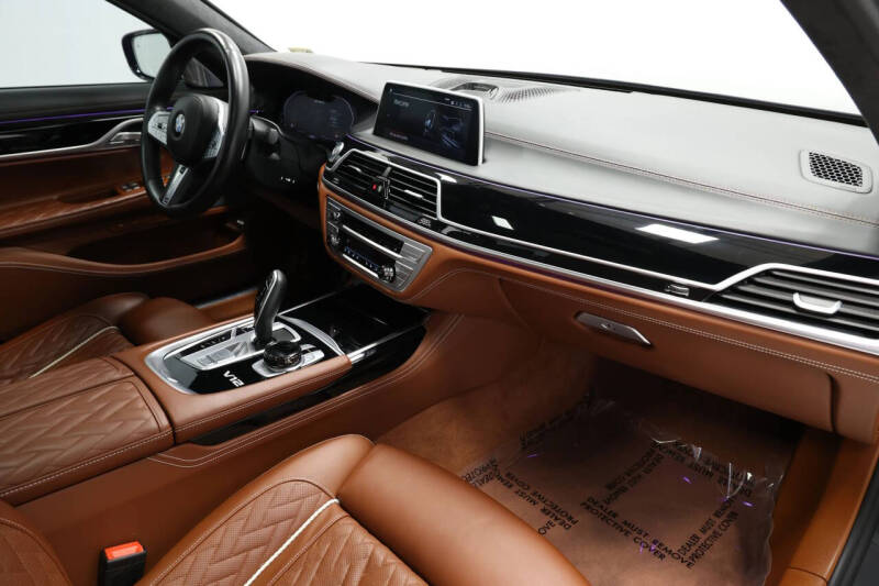 2022 BMW 7 Series M760i xDrive