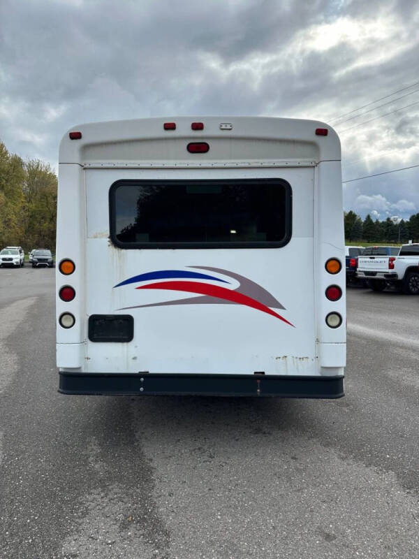 2005 Ford E-Series E-450 SD