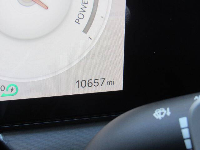 2024 Genesis GV60 Standard