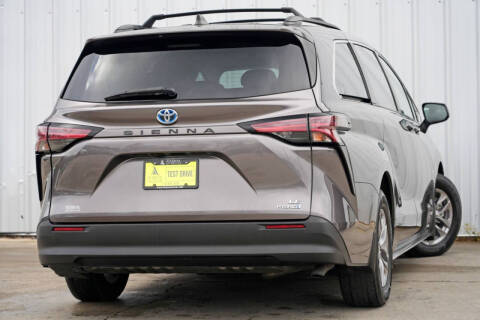 2021 Toyota Sienna LE 8-Passenger
