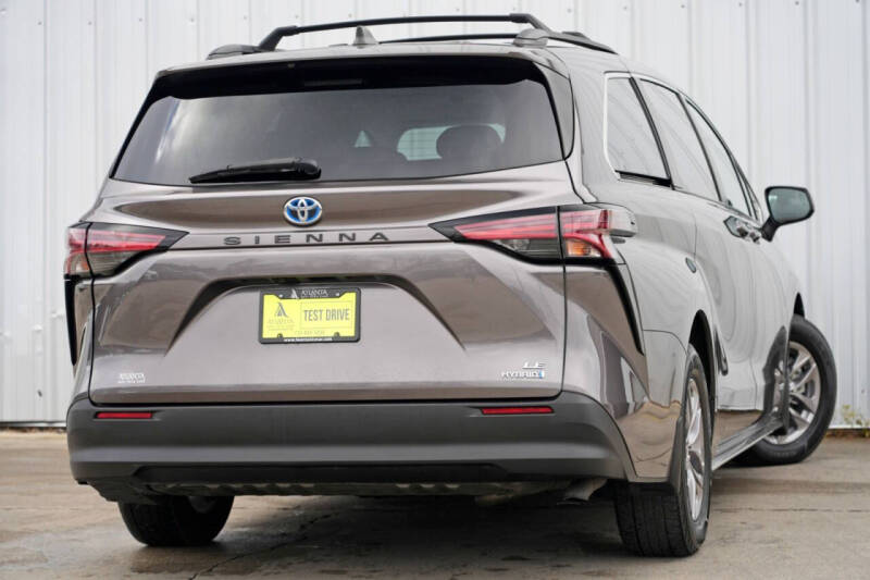 2021 Toyota Sienna LE 8-Passenger