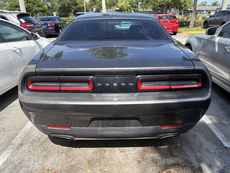 2016 Dodge Challenger SXT
