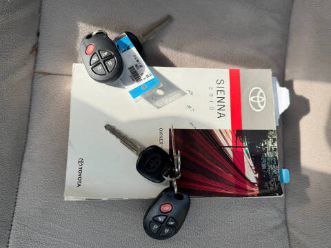 2010 Toyota Sienna LE 7-Passenger