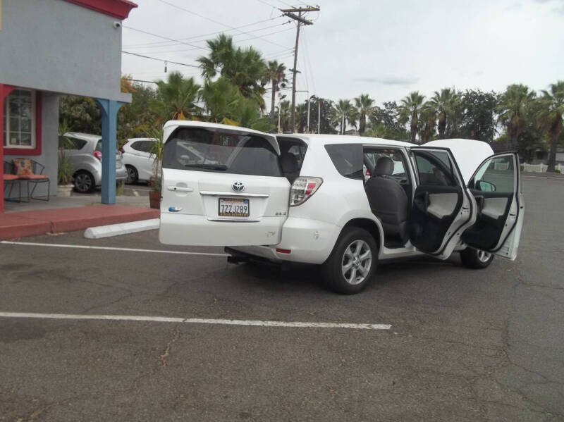 2013 Toyota RAV4 EV photo 47