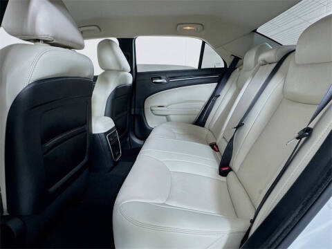 2023 Chrysler 300 Touring L