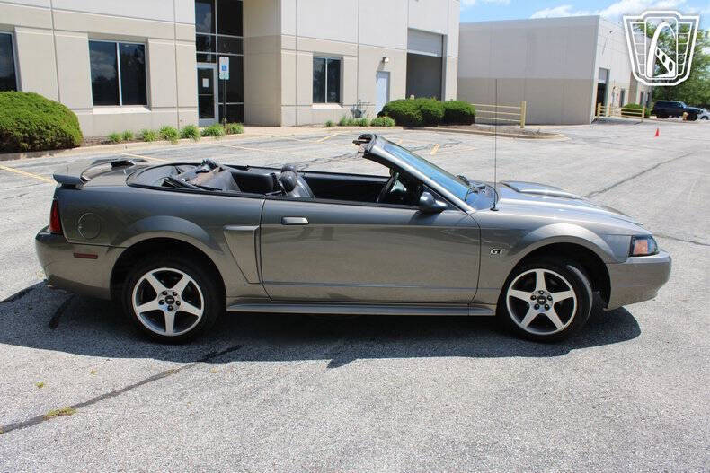 2002 Ford Mustang GT Deluxe