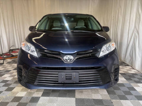 2018 Toyota Sienna LE 7-Passenger