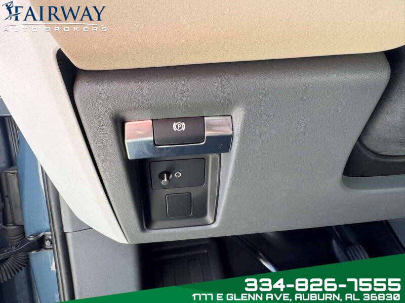 2023 Land Rover Defender 110 SE