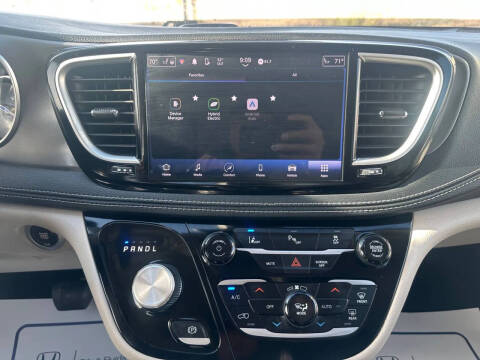 2023 Chrysler Pacifica Plug-In Hybrid Touring L