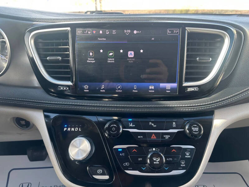 2023 Chrysler Pacifica Plug-In Hybrid Touring L