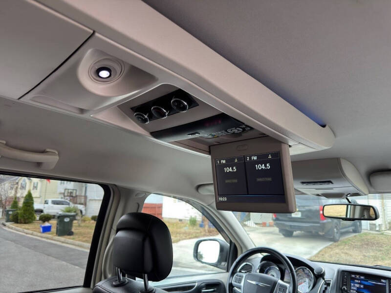 2013 Chrysler Town and Country Touring