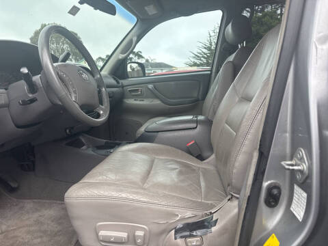 2004 Toyota Sequoia SR5