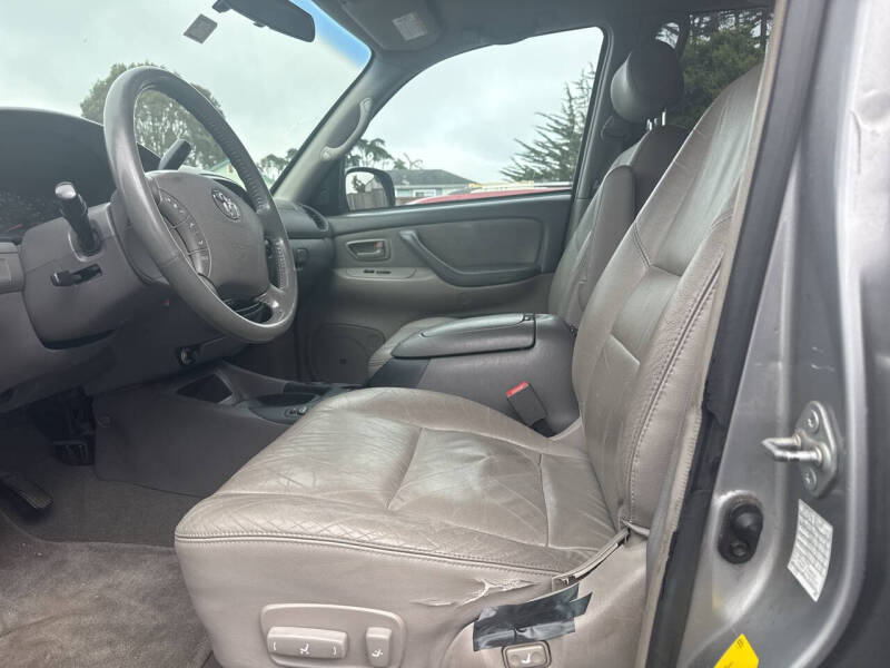 2004 Toyota Sequoia SR5