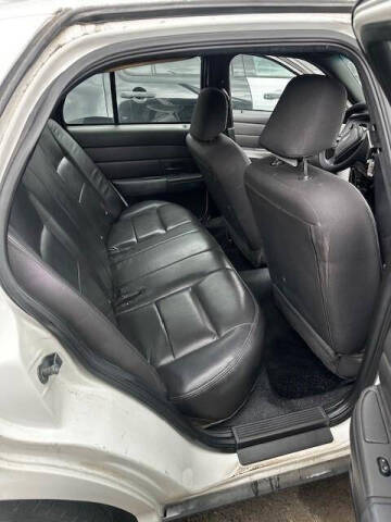 2003 Ford Crown Victoria