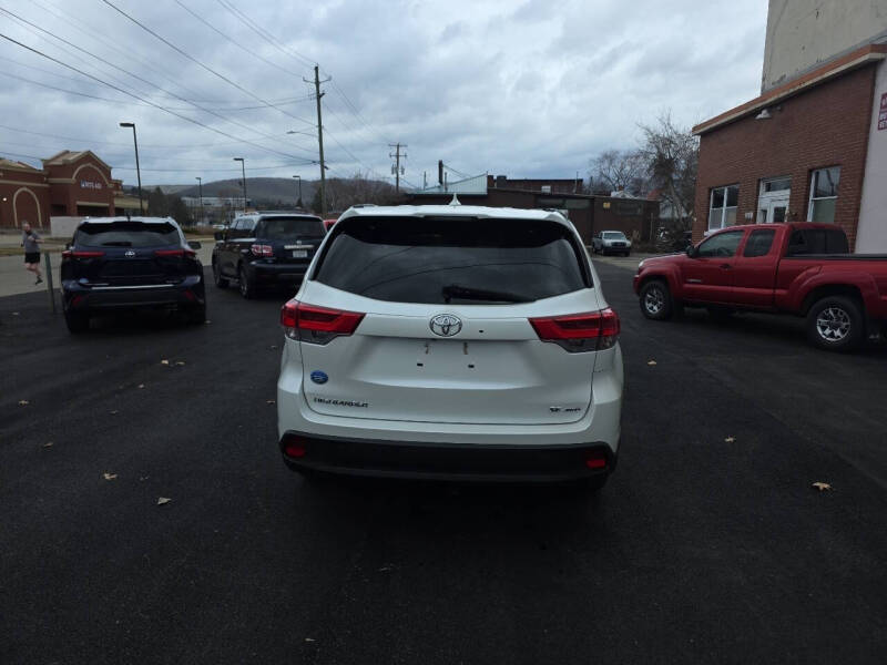 2017 Toyota Highlander SE