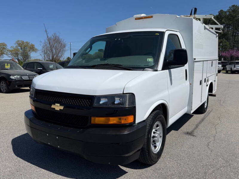 2018 Chevrolet Express Cutaway - Image 1