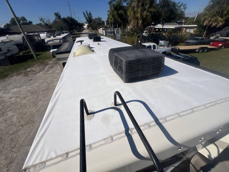 2019 Thor Motor Coach Hurricane