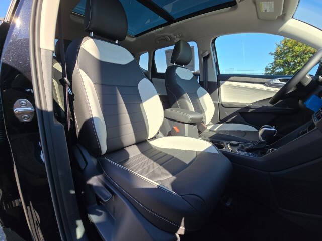 2025 Volkswagen Taos SEL 4Motion