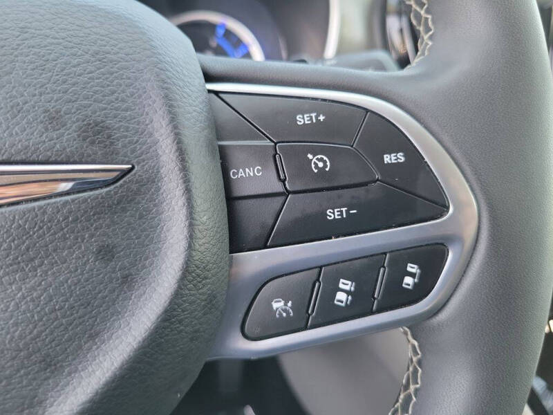 2024 Chrysler Pacifica Plug-In Hybrid Select