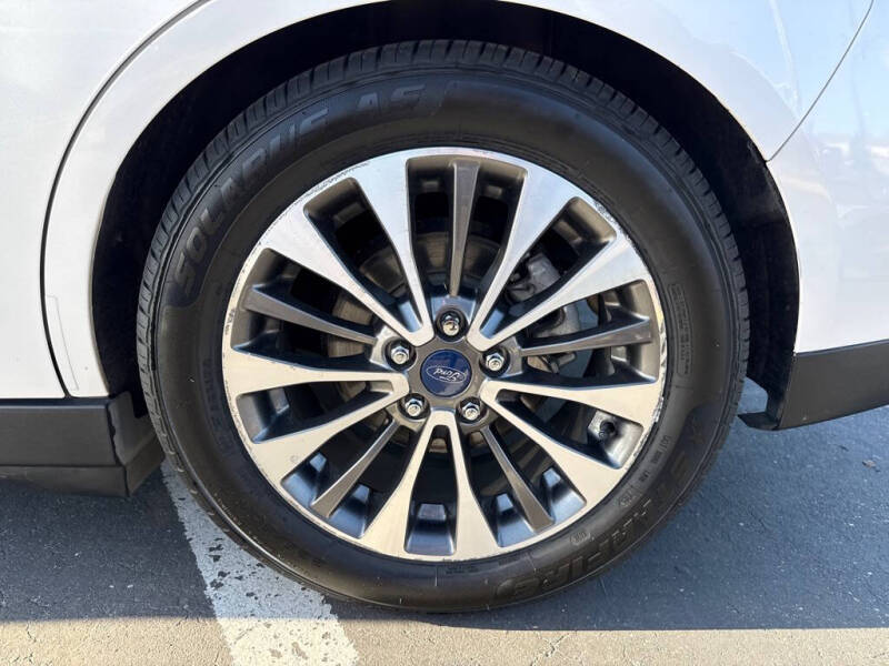 2017 Ford C-MAX Energi Titanium
