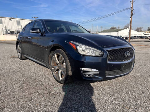 2018 Infiniti Q70L for sale at WEELZ in New Castle DE