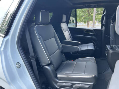 2025 GMC Yukon Elevation