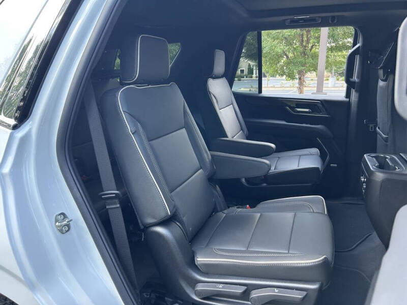 2025 GMC Yukon Elevation