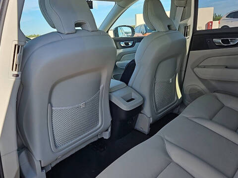 2025 Volvo XC60 B5 Plus Dark Theme