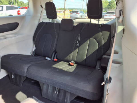 2022 Chrysler Voyager LX