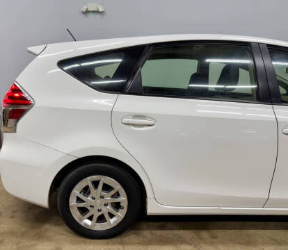 2015 Toyota Prius v Three