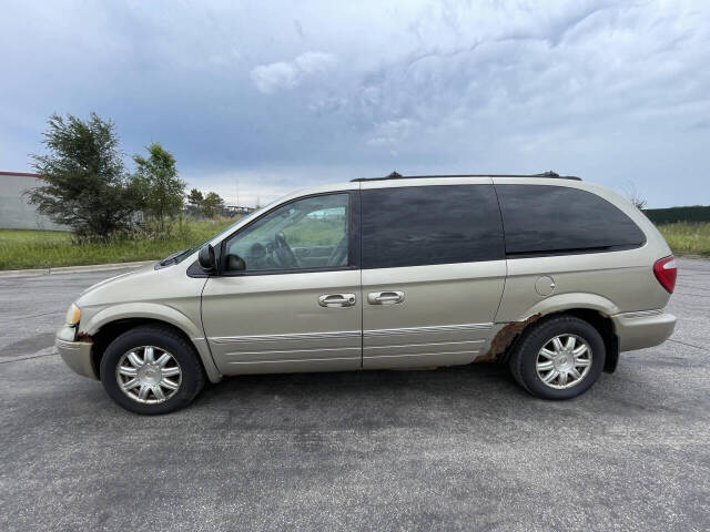 2005 Chrysler Town and Country for sale at Twin Cities Auctions in Elk River, MN