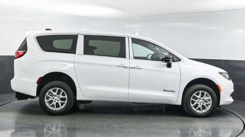 2025 Chrysler Voyager LX